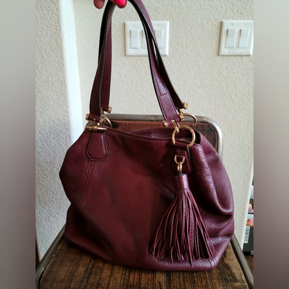 Michael Kors slouchy satchel with tassel - Picture 4 of 7